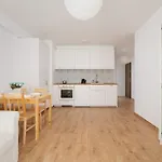 Apartmán Baildona Bright With Balcony & Parking By Renters