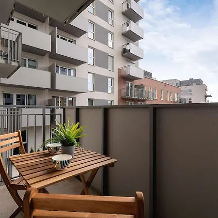 Baildona Bright With Balcony & Parking By Renters Appartement