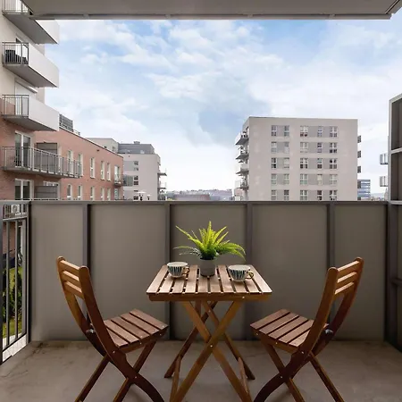 Baildona Bright With Balcony & Parking By Renters Appartement *