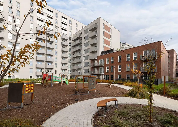 Baildona Bright With Balcony & Parking By Renters Apartman