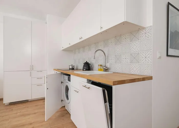 Baildona Bright With Balcony & Parking By Renters Apartment *