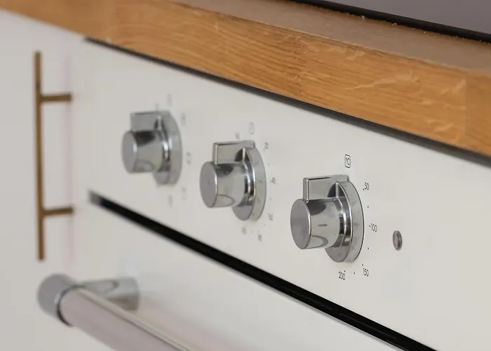 Baildona Bright With Balcony & Parking By Renters *